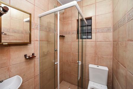 Casa à venda com 281m², 5 quartos e 4 vagas Casa à venda com 281m², 5 quartos e 4 vagasBanheiro da Suíte/Casa Frente