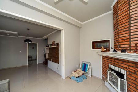 Casa à venda com 281m², 5 quartos e 4 vagas Casa à venda com 281m², 5 quartos e 4 vagasSala/Casa Fundos