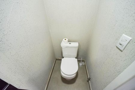 Casa à venda com 281m², 5 quartos e 4 vagas Casa à venda com 281m², 5 quartos e 4 vagasLavabo/Casa Frente