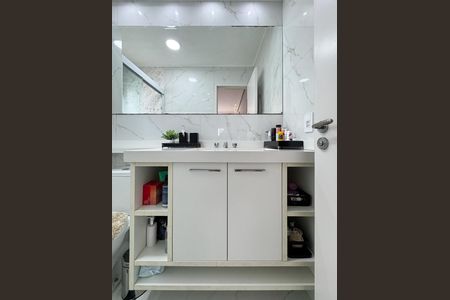 Apartamento à venda com 70m², 2 quartos e 1 vaga Apartamento à venda com 70m², 2 quartos e 1 vagaBanheiro - Suíte