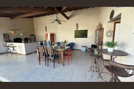 Casa à venda com 4 quartos, 350m² em Maria Paula, Niterói
