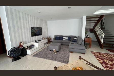 Casa à venda com 4 quartos, 350m² em Maria Paula, Niterói