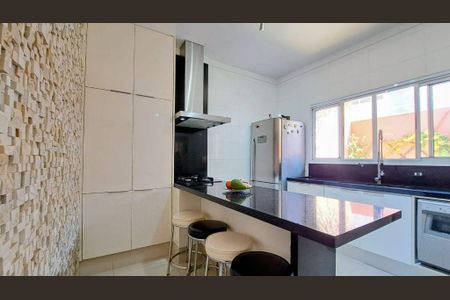 Casa à venda com 3 quartos, 228m² em Jardim Nova Suica, Valinhos