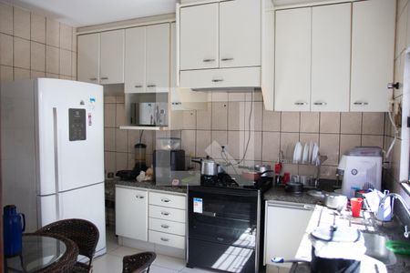 Casa à venda com 250m², 4 quartos e 2 vagas Casa à venda com 250m², 4 quartos e 2 vagasCozinha
