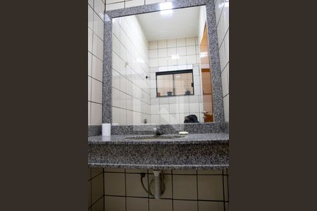 Casa à venda com 250m², 4 quartos e 2 vagas Casa à venda com 250m², 4 quartos e 2 vagasLavabo