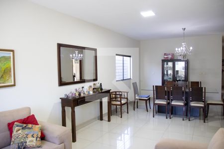 Sala de casa à venda com 4 quartos, 250m² em Setor Leste Vila Nova, Goiânia