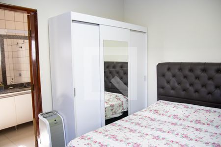 Casa à venda com 250m², 4 quartos e 2 vagas Casa à venda com 250m², 4 quartos e 2 vagasSuíte 04