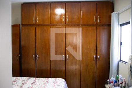 Casa à venda com 250m², 4 quartos e 2 vagas Casa à venda com 250m², 4 quartos e 2 vagasSuíte 04