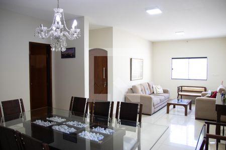 Sala de casa à venda com 4 quartos, 250m² em Setor Leste Vila Nova, Goiânia