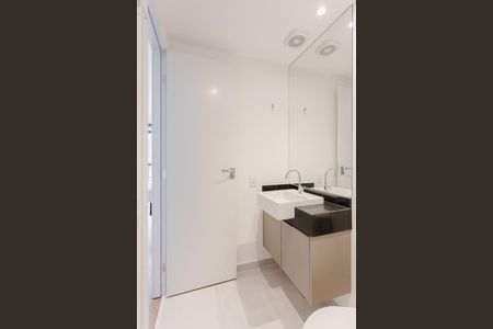 Banheiro de kitnet/studio para alugar com 1 quarto, 24m² em Pinheiros, São Paulo