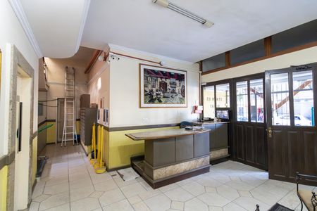 Hall de entrada de apartamento à venda com 2 quartos, 66m² em Santana, Porto Alegre