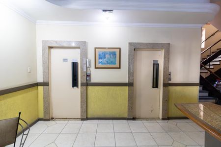 Hall de entrada de apartamento à venda com 2 quartos, 66m² em Santana, Porto Alegre