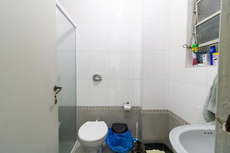 Banheiro de apartamento à venda com 2 quartos, 66m² em Santana, Porto Alegre