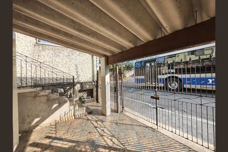 Garagem de casa à venda com 3 quartos, 130m² em Parque Casa de Pedra, São Paulo
