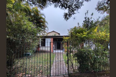 Fachada de casa à venda com 4 quartos, 450m² em Tristeza, Porto Alegre