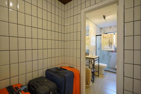 Banheiro da suíte de casa à venda com 4 quartos, 450m² em Tristeza, Porto Alegre