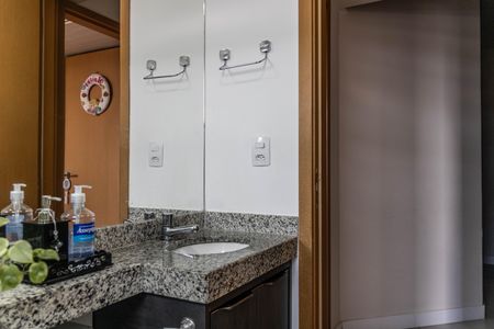 Apartamento à venda com 55m², 2 quartos e 1 vaga Apartamento à venda com 55m², 2 quartos e 1 vagaBanheiro