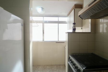 Cozinha de apartamento para alugar com 1 quarto, 47m² em Jardim Tres Marias, Guarujá