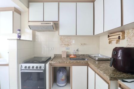 Cozinha de apartamento para alugar com 1 quarto, 47m² em Jardim Tres Marias, Guarujá