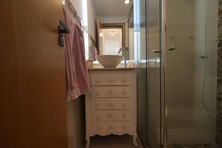 Banheiro de apartamento para alugar com 2 quartos, 47m² em Nova Aliança, Ribeirão Preto
