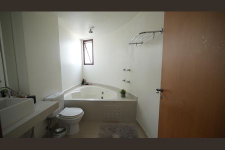 Apartamento à venda com 110m², 3 quartos e 2 vagasBanheiro da Suíte