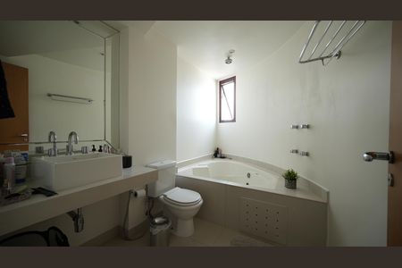 Apartamento à venda com 110m², 3 quartos e 2 vagasBanheiro da Suíte