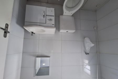 Banheiro de kitnet/studio para alugar com 1 quarto, 25m² em Casa Branca, Santo André