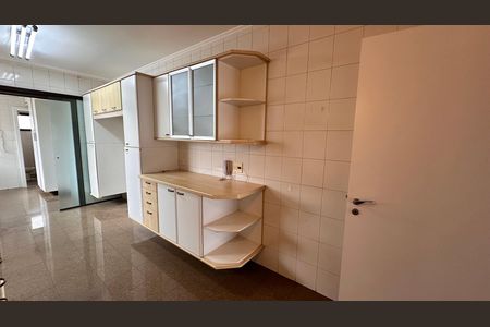 Apartamento para alugar com 138m², 3 quartos e 2 vagas