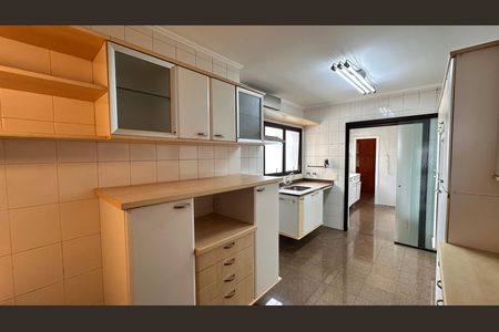 Apartamento para alugar com 138m², 3 quartos e 2 vagas