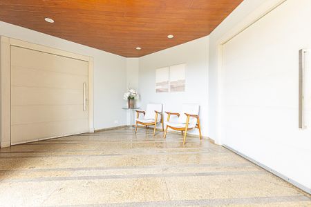 Apartamento à venda com 151m², 3 quartos e 2 vagas Apartamento à venda com 151m², 3 quartos e 2 vagasÁrea comum - Hall de entrada