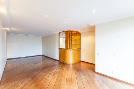 Apartamento à venda com 151m², 3 quartos e 2 vagas Apartamento à venda com 151m², 3 quartos e 2 vagasSala