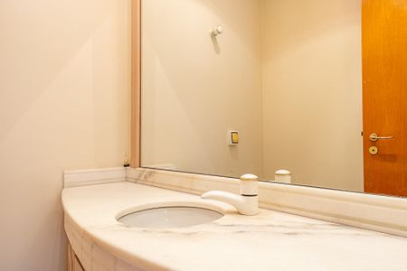 Apartamento à venda com 151m², 3 quartos e 2 vagas Apartamento à venda com 151m², 3 quartos e 2 vagasLavabo