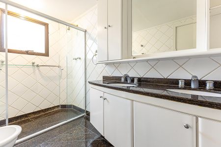 Apartamento à venda com 151m², 3 quartos e 2 vagas Apartamento à venda com 151m², 3 quartos e 2 vagasBanheiro da Suíte