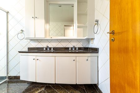 Apartamento à venda com 151m², 3 quartos e 2 vagas Apartamento à venda com 151m², 3 quartos e 2 vagasBanheiro da Suíte