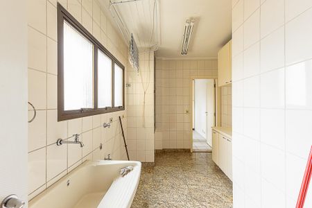 Apartamento à venda com 151m², 3 quartos e 2 vagas Apartamento à venda com 151m², 3 quartos e 2 vagasÁrea de Serviço