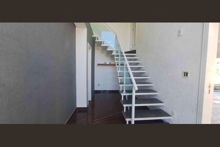 Casa de condomínio para alugar com 280m², 3 quartos e 4 vagas Casa de condomínio para alugar com 280m², 3 quartos e 4 vagasAcesso piso superior