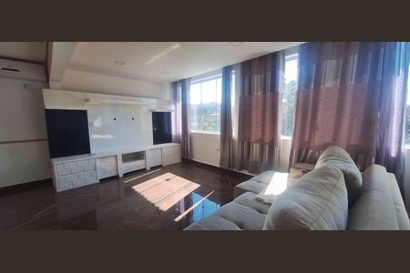 Sala de estar de casa de condomínio para alugar com 3 quartos, 280m² em Quintas do Ingaí, Barueri
