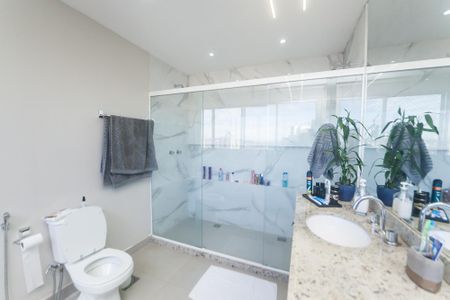 Apartamento à venda com 218m², 3 quartos e 3 vagasBanheiro suite 