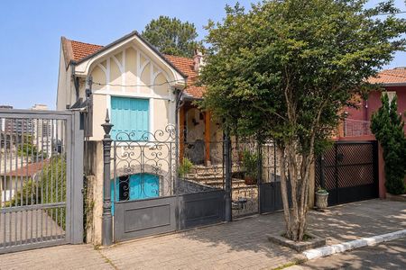 Casa para alugar com 256m², 3 quartos e 2 vagasFachada