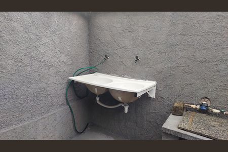 Área de Serviço de casa para alugar com 2 quartos, 60m² em Areia Branca, Belford Roxo