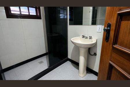 Casa para alugar com 160m², 3 quartos e 3 vagasBanheiro social