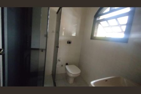 Casa para alugar com 160m², 3 quartos e 3 vagasBanheiro social