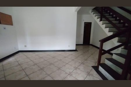 Sala de casa para alugar com 3 quartos, 160m² em Eldorado, Maricá