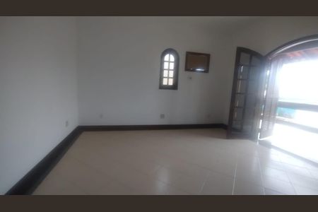 Casa para alugar com 160m², 3 quartos e 3 vagasSuíte