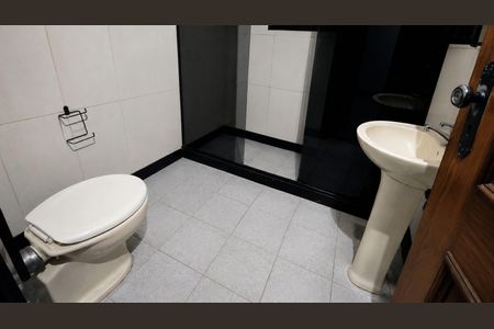 Casa para alugar com 160m², 3 quartos e 3 vagasBanheiro social