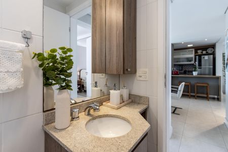 Apartamento à venda com 124m², 2 quartos e 3 vagas Apartamento à venda com 124m², 2 quartos e 3 vagasBanheiro social 2