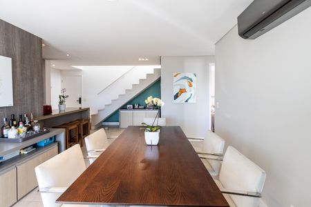 Apartamento à venda com 124m², 2 quartos e 3 vagas Apartamento à venda com 124m², 2 quartos e 3 vagasSala de jantar