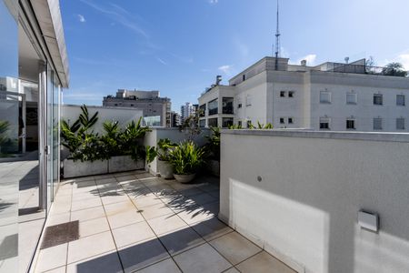 Apartamento à venda com 124m², 2 quartos e 3 vagas Apartamento à venda com 124m², 2 quartos e 3 vagasVaranda da Sala