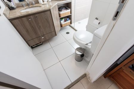 Apartamento à venda com 124m², 2 quartos e 3 vagas Apartamento à venda com 124m², 2 quartos e 3 vagasBanheiro social