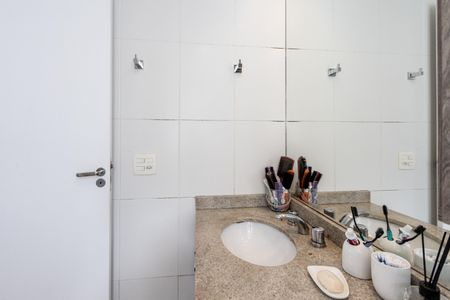 Apartamento à venda com 124m², 2 quartos e 3 vagas Apartamento à venda com 124m², 2 quartos e 3 vagasBanheiro social